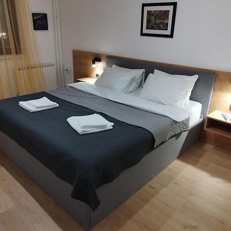 Home Apartment Ni Екстериор снимка