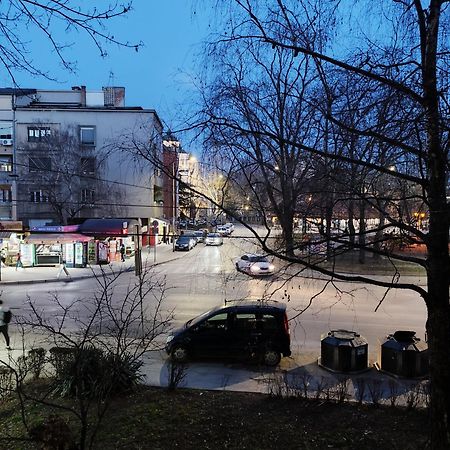 Home Apartment Ni Екстериор снимка